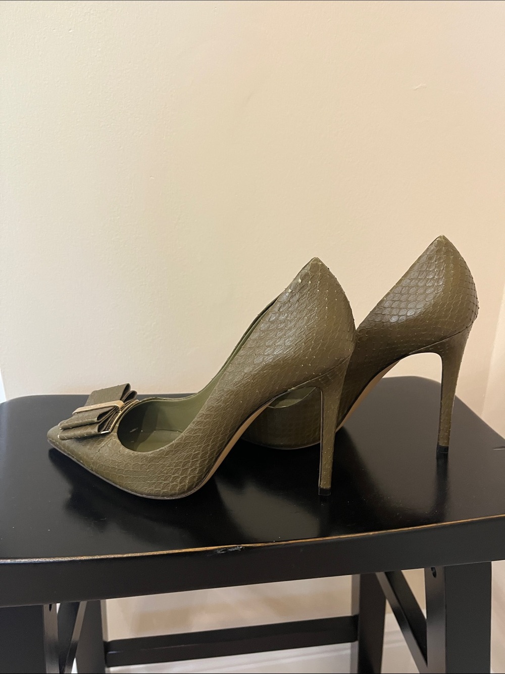 Salvatore Ferragamo Olive Green Pointed Toe Bow Pumps with Gold Accent - Picture 3 of 16
